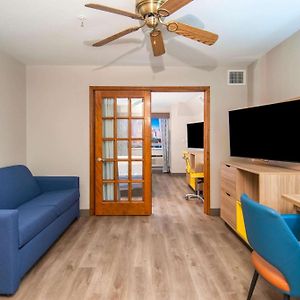 One-Bedroom King Suite