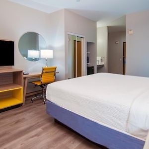 King Room Bath Tub Mobility Accessible or Non-Smoking
